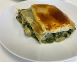 Foto del paso 5 de la receta: Hojaldre de espinacas con cebolla caramelizada, manzana y queso de cabra
