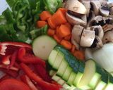 Foto del paso 4 de la receta: Muslos al horno con verduras