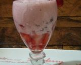 A picture of step 8 of Strawberry 🍓 Milk shake.