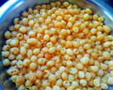 A picture of step 1 of Boondi raita.