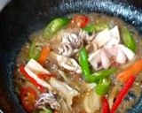 รูปขั้นตอนการทำที่ 4 ของ ปลาหมึกผัดพริก