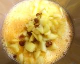 Foto del paso 2 de la receta: Tortilla de Manzana, Langostinos y Pasas