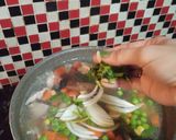 Foto langkah ke 3 dari resep Soup Ayam Jamur.