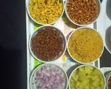 A picture of step 1 of Bombay mix bhel.