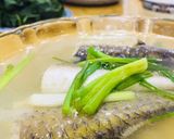 Hình bước làm 5 của món Cá nấu hành ớt không lo bị rớt ☺️