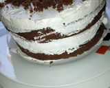 A picture of step 13 of Chocolate cake with whip cream.