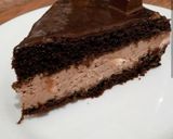 A picture of step 2 of Lele's Ice-cream chocolate cake.