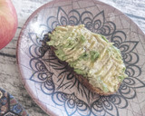 Foto del paso 1 de la receta: Tosta de aguacate y huevos revueltos con jamón cocido