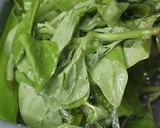 Foto del paso 1 de la receta: Ensalada De Espinaca Y Palta