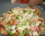 रोटी पिज़्ज़ा (roti pizza recipe in Hindi) रेसिपी चरण 3 फोटो