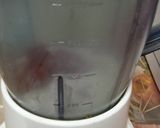 A picture of step 2 of Banana and Strawberry Shake.