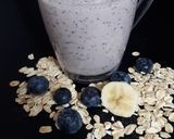 A picture of step 2 of Oatmeal banana berry smoothie with no added sugars.