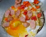 รูปขั้นตอนการทำที่ 3 ของ ข้าวผัดแหนมไก่