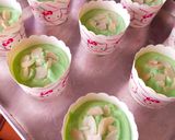 Foto langkah ke 5 dari resep Chiffon Pandan Putih Telur Cup.