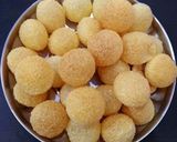 A picture of step 3 of Pani Puri.