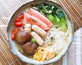 รูปขั้นตอนการทำที่ 3 ของ ก๋วยเตี๋ยวเส้นขนมจีน (ซานเซียนหมี่เสี้ยน/ 三鲜米线) อาหารจีน