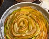 A picture of step 6 of Apple rose cake.
