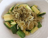 Foto del paso 4 de la receta: Ensalada de calabacitas a la vinagreta