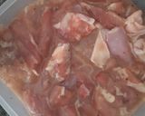 รูปขั้นตอนการทำที่ 2 ของ ไก่ผัดรากชู หอมชู/หอมซู สมุนไพรอาข่า, ไทใหญ่