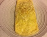 Hình bước làm 6 của món Omurice (Cơm chiên cuộn trứng)
