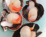 A picture of step 1 of Scallops with Garlic and Parsley.