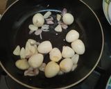 Foto langkah ke 2 dari resep Tumis Kangkung Telur Puyuh.