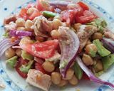 Foto del paso 6 de la receta Ensalada de garbanzos con aguacate y atún