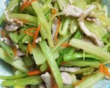 芹菜炒肉絲的食譜步驟1照片