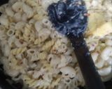 A picture of step 3 of White sauce cheese pasta.