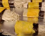 Foto langkah ke 3 dari resep 09. Jamur Enoki gulung Nori.