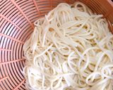 Hình bước làm 1 của món Mỳ ý xào gà băm viên
