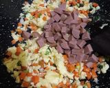 Foto langkah ke 2 dari resep Nasi Goreng Wortel.