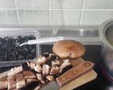Foto del paso 1 de la receta: Sopa de portobellos y wakame
