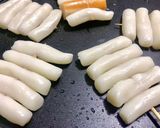 รูปขั้นตอนการทำที่ 2 ของ SO TTEOK KKOCHI｜โซต๊อก (ไส้กรอกต๊อกบกกี) 🇰🇷