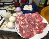 Foto del paso 1 de la receta: Chuletas de aguja en salsa con guarnición de champiñón al horno y arroz hervido con trufa rallada