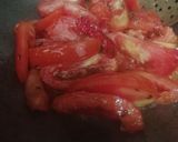 A picture of step 3 of Thakkali Chutney.