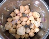Hình bước làm 2 của món Đậu hủ kho nấm rơm