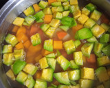 Foto del paso 4 de la receta: Guisito de porotos frutillas con chorizo, panceta y verduras