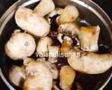 A picture of step 2 of Oyster Mushroom and Silken Tofu Soup.