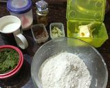 A picture of step 1 of Spinach Cheese Garlic Babak.