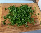 Une image de l'étape 8 de Salade de tomates, betteraves rouges, courgette et persil aux deux jambons.