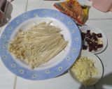 Foto langkah ke 1 dari resep Enoki cabe garam.