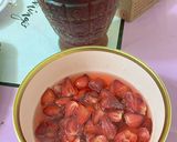 Hình bước làm 3 của món Trà dâu ngâm