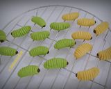 Foto langkah ke 9 dari resep Putri Salju Ulat Daun | Crunchy Kacang Mede.