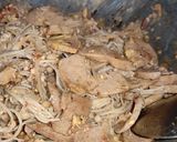 รูปขั้นตอนการทำที่ 2 ของ เห็ดเข็มทองผัดไข่หมูยอ