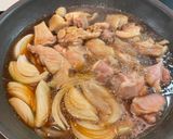 A picture of step 2 of Oyako-don: Japanese style chicken and egg bowl.