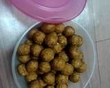 A picture of step 8 of Jowar ladoos.