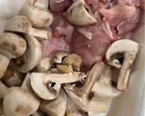 Hình bước làm 1 của món Canh gà phi lê nấu cải bẹ và nấm mỡ