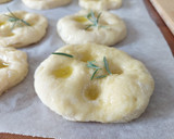 Foto del passaggio 8 della ricetta Focaccine di patate