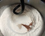 Foto del paso 2 de la receta: Medialunas de manteca (en batidora)